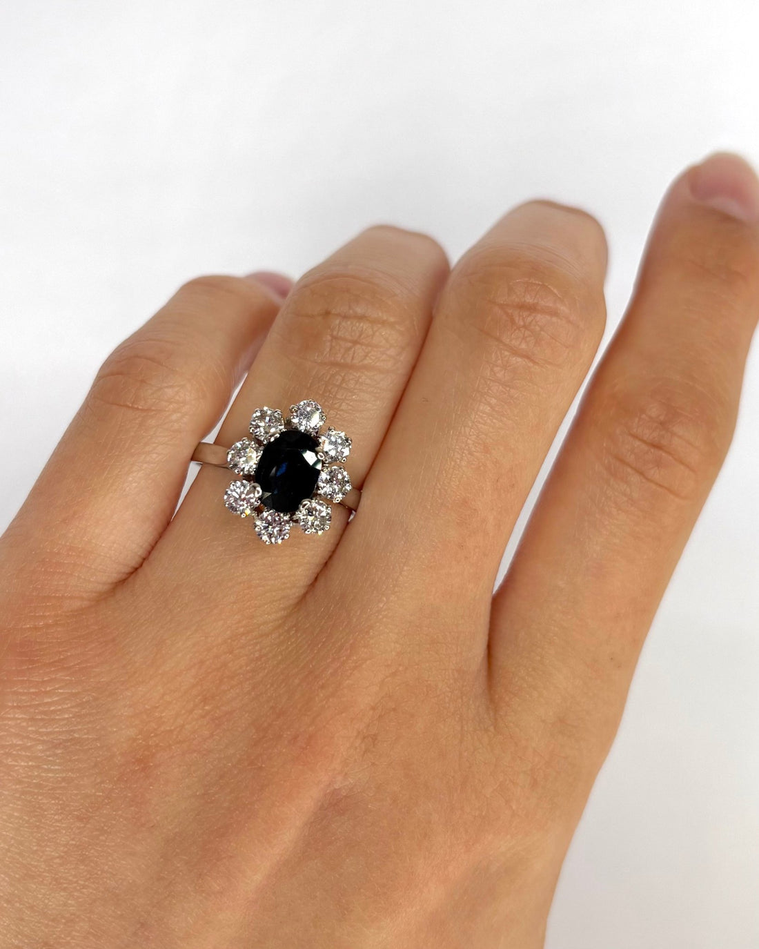 Bague Marguerite Saphir 1.24 carat &amp; Diamants 0.80 carat "Linda" - Elliade Paris