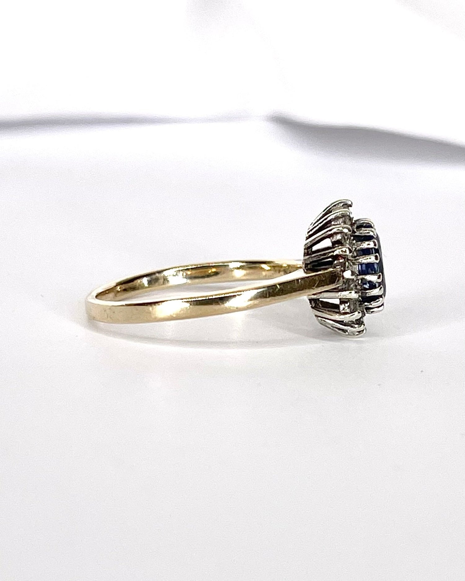 Bague Marguerite Saphir 1.25 carat &amp; Diamants 0.32 carat "Florence" - Elliade Paris