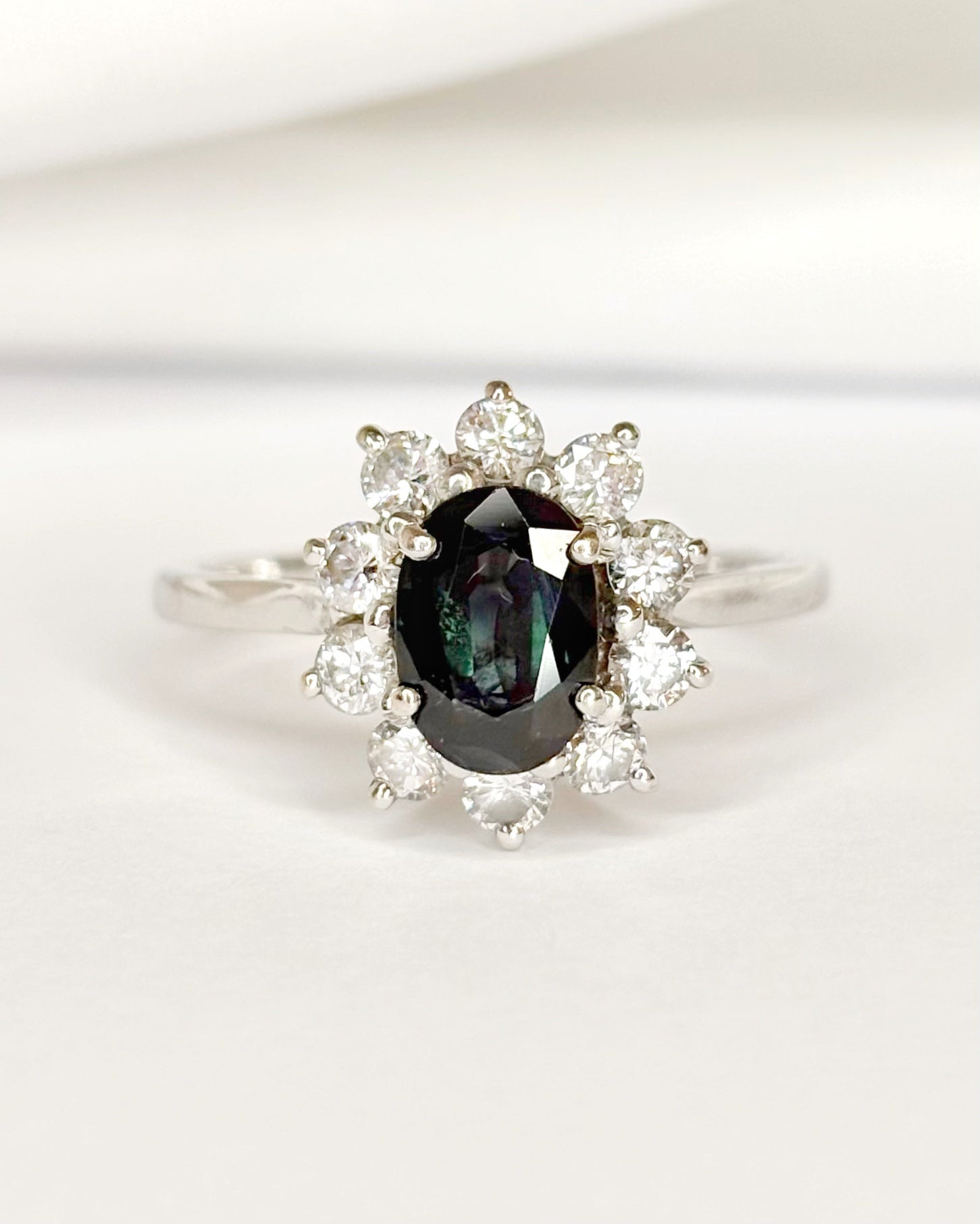 Bague Marguerite Saphir 1.25 carat &amp; Diamants 0.50 carat "June" - Elliade Paris
