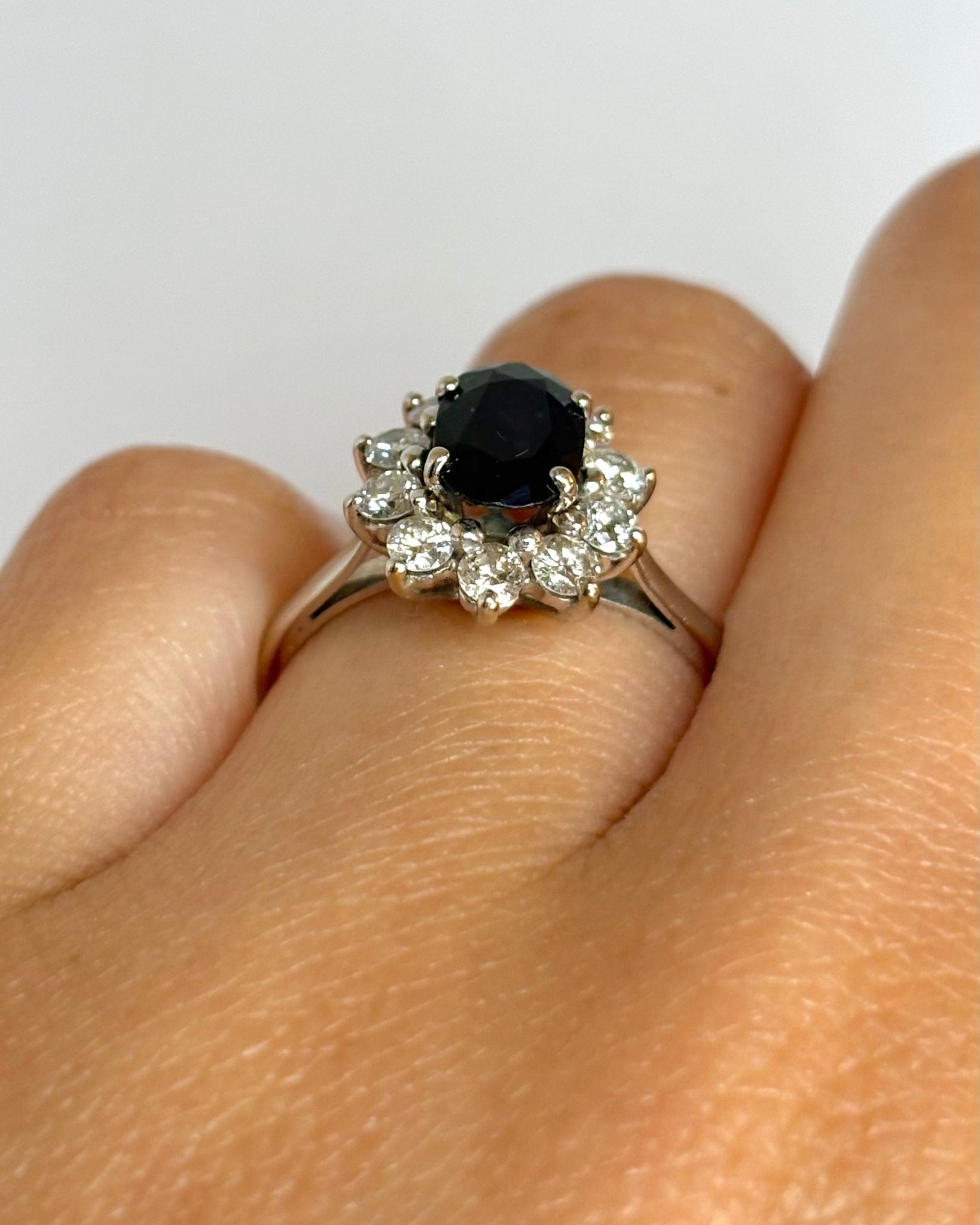 Bague Marguerite Saphir 1.25 carat &amp; Diamants 0.50 carat "June" - Elliade Paris