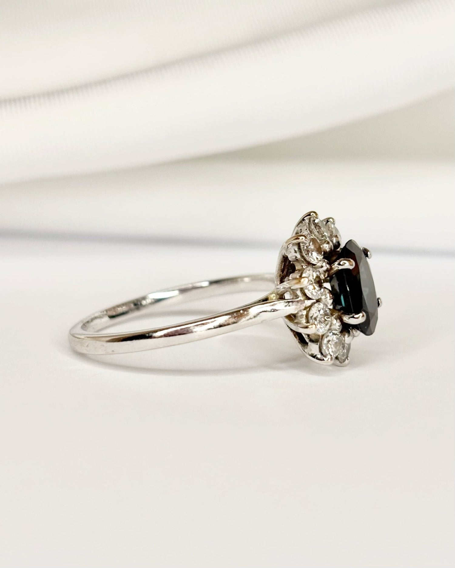 Bague Marguerite Saphir 1.25 carat &amp; Diamants 0.50 carat "June" - Elliade Paris