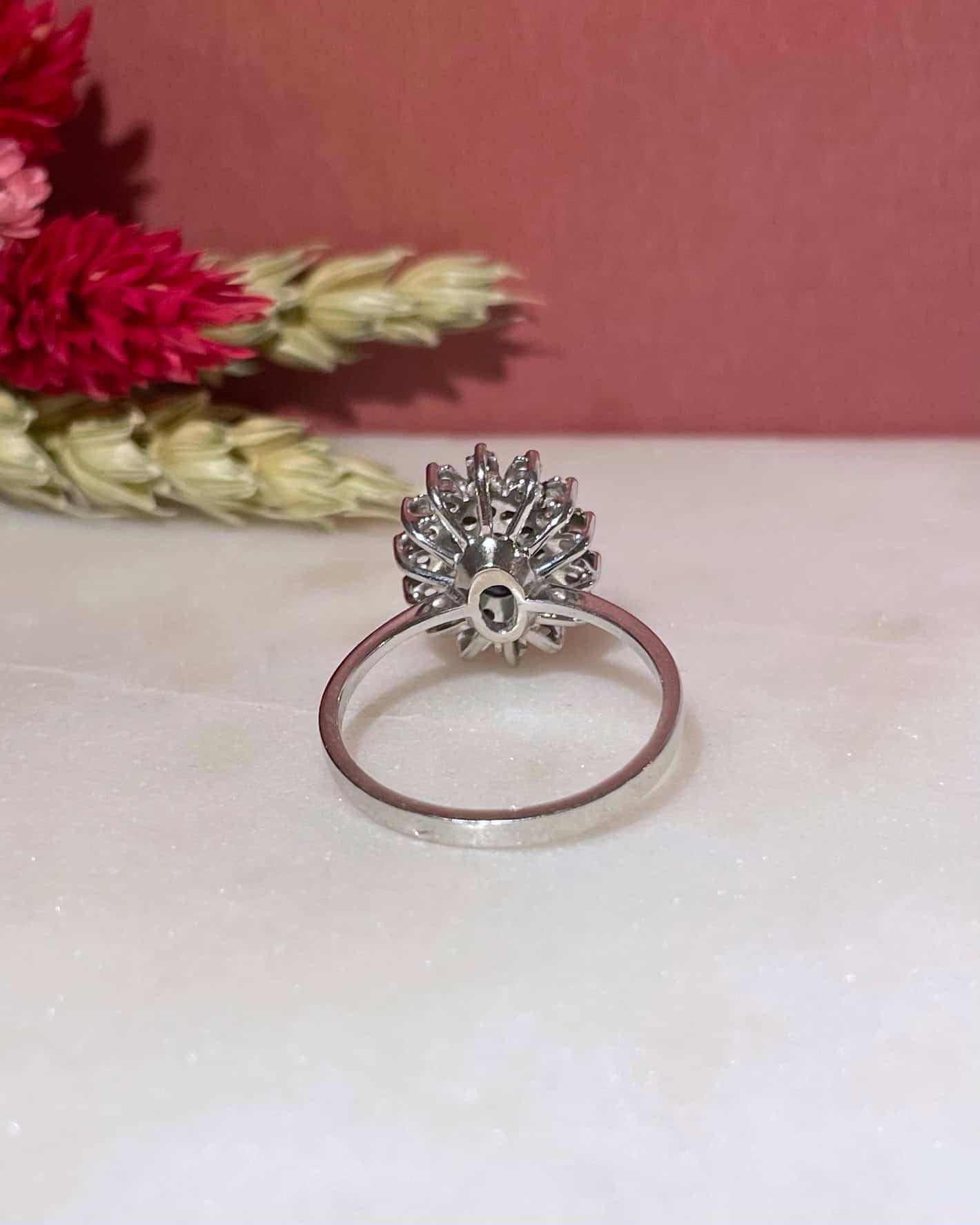 Bague Marguerite Saphir 1.25 Carat &amp; Diamants "Mae" - Elliade Paris