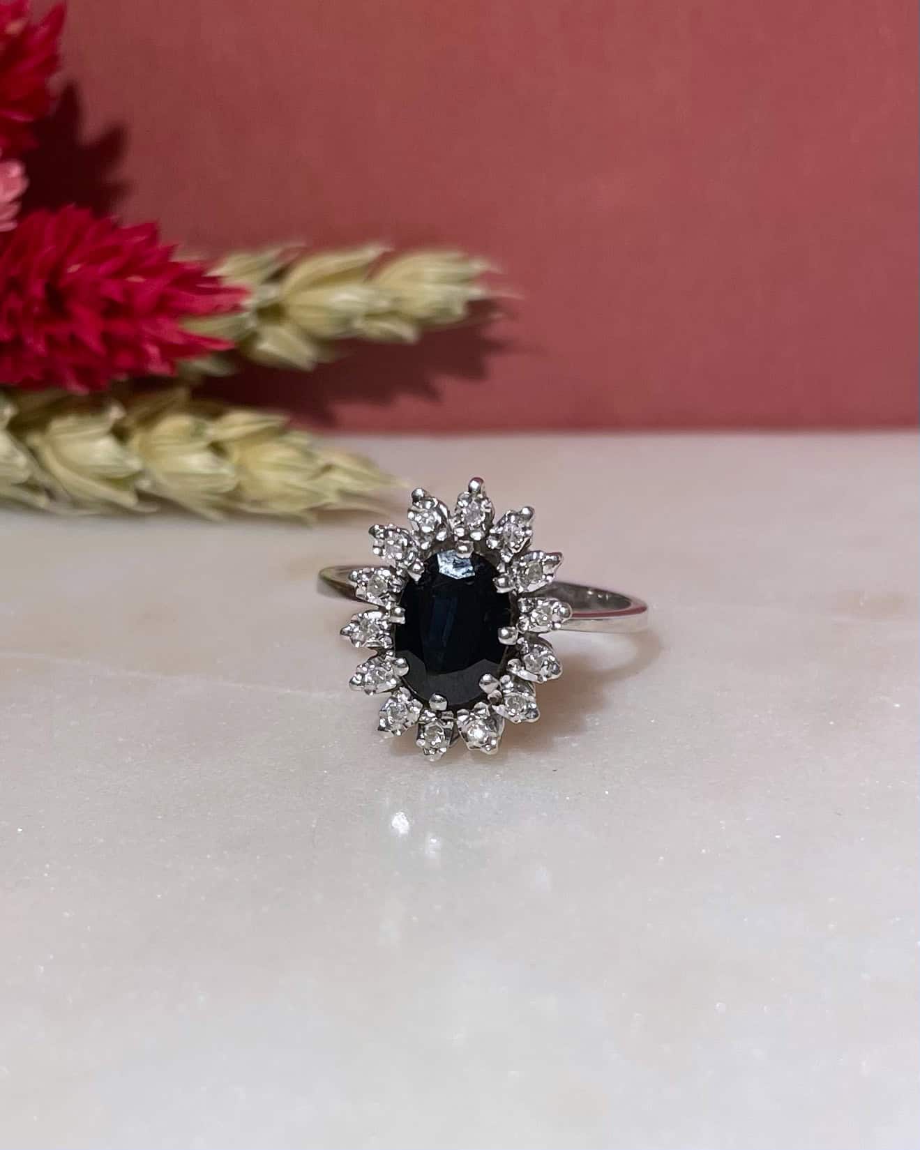 Bague Marguerite Saphir 1.25 Carat &amp; Diamants "Mae" - Elliade Paris