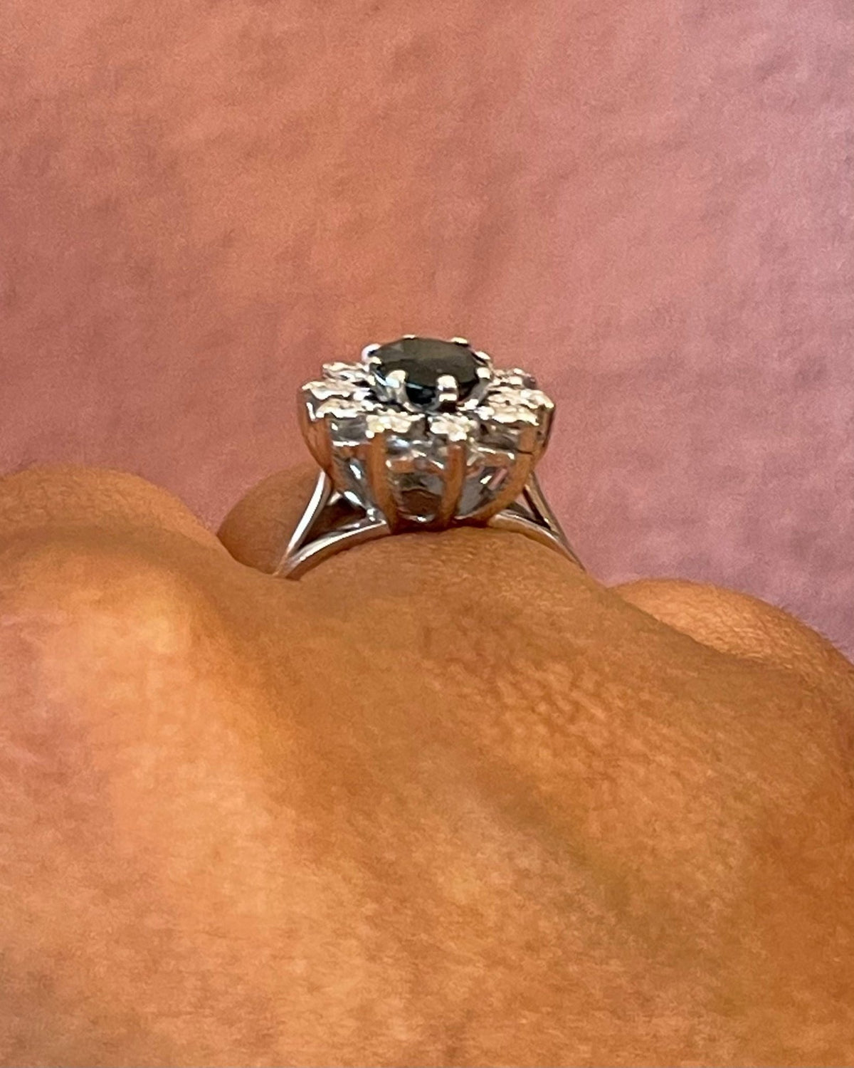 Bague Marguerite Saphir 1.25 carat &amp; Diamants "Tristane" - Elliade Paris