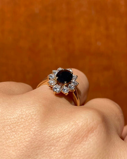 Bague Marguerite Saphir 1.30 carat &amp; 10 Diamants 0.76 carat “Calliopé” - Elliade Paris