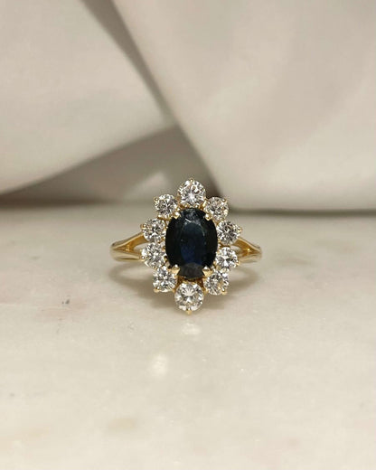 Bague Marguerite Saphir 1.30 carat &amp; 10 Diamants 0.76 carat “Calliopé” - Elliade Paris