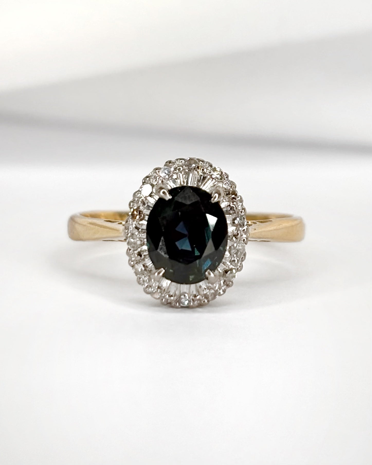 Bague Marguerite Saphir 1.30 carat &amp; 14 Diamants "Pétronille" - Elliade Paris