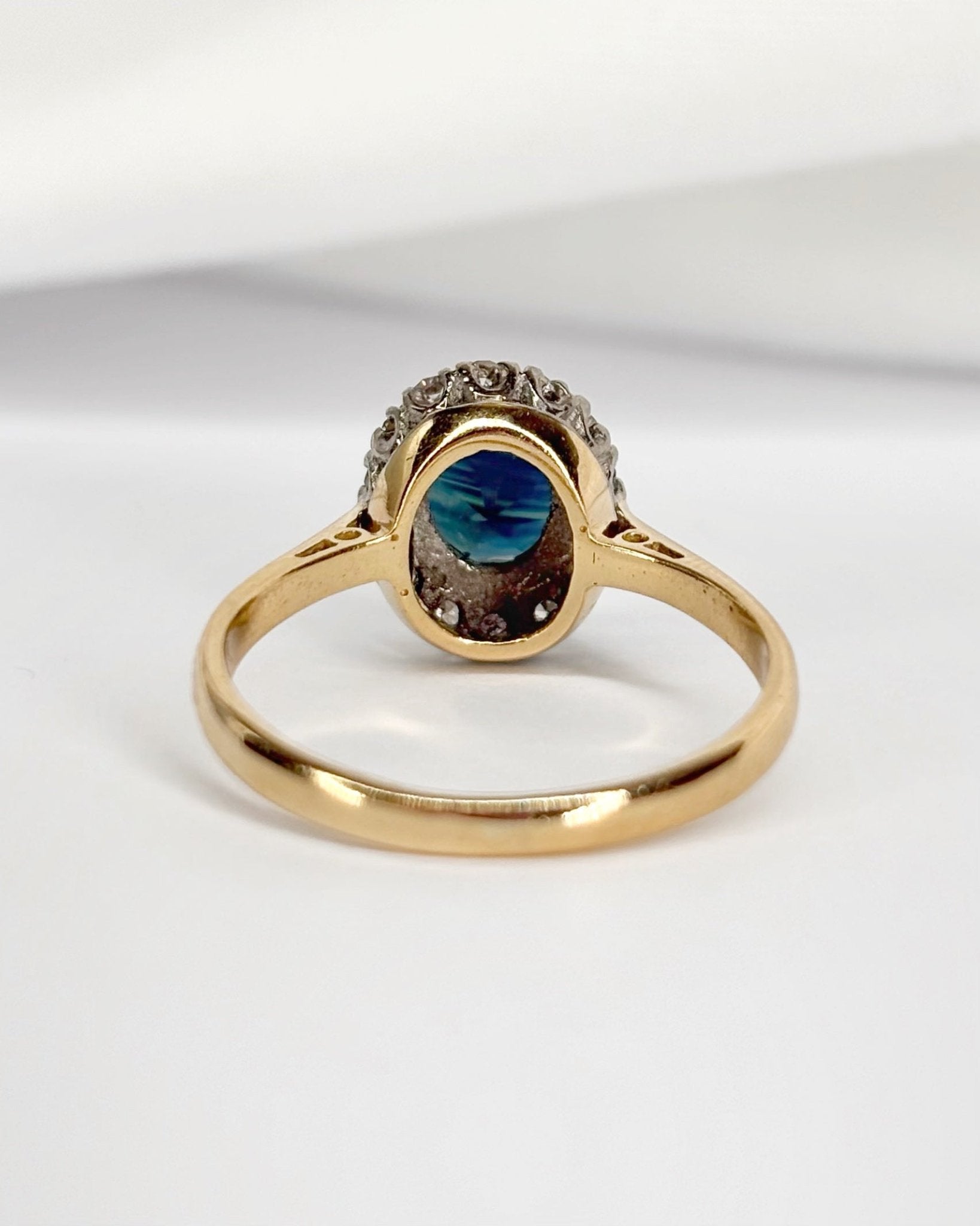 Bague Marguerite Saphir 1.30 carat &amp; 14 Diamants "Pétronille" - Elliade Paris