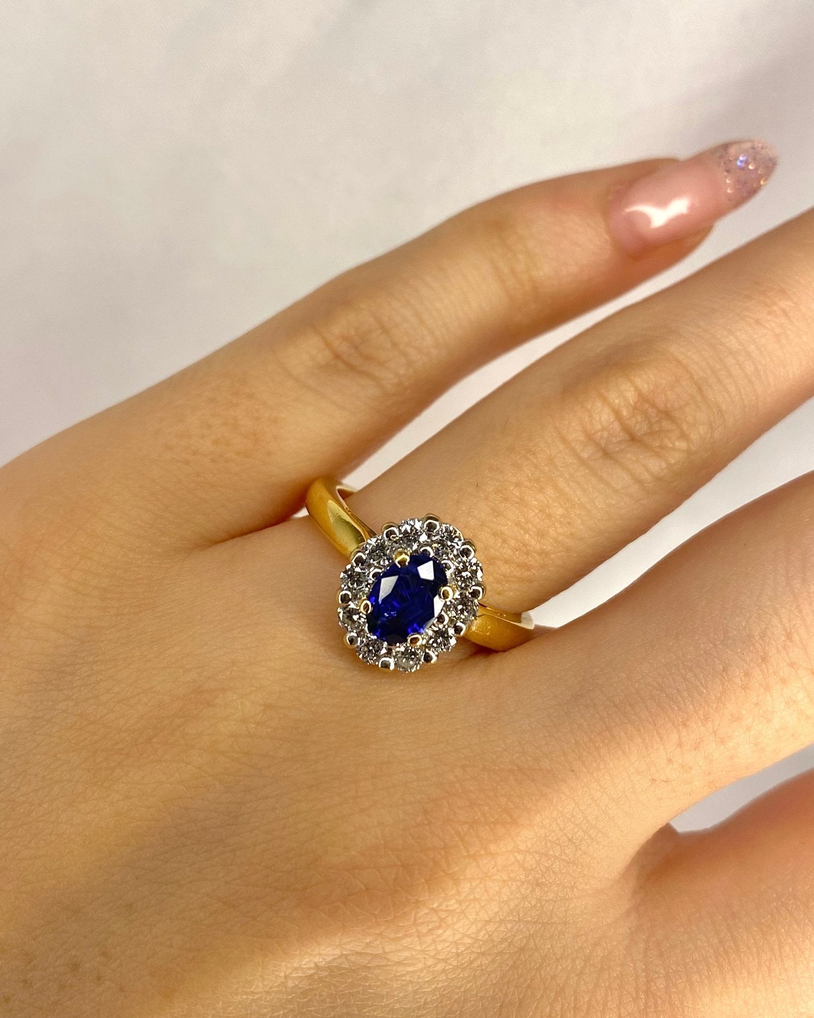 Bague Marguerite Saphir 1.30 carat &amp; Diamants 0.50 carat "Amalia" - Elliade Paris