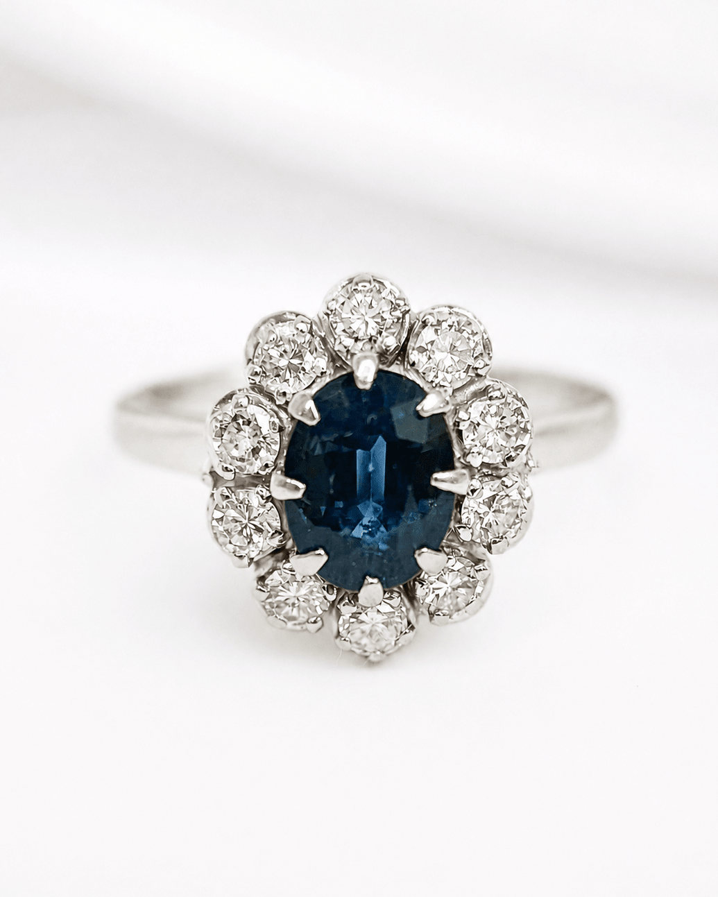 Bague Marguerite Saphir 1.30 carat &amp; Diamants 0.60 carat "Christelle" - Elliade Paris