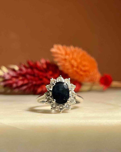 Bague Marguerite Saphir 1.30 carat &amp; Diamants &quot;Ariuna&quot; - Elliade Paris