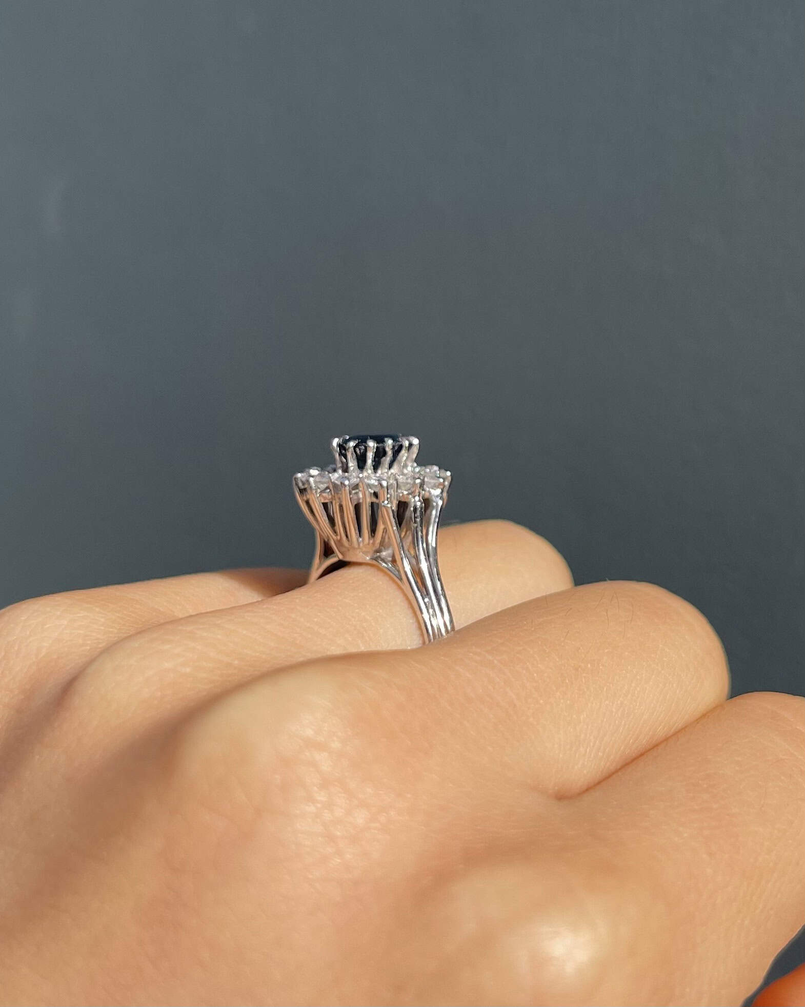 Bague Marguerite Saphir 1.30 Carat &amp; Diamants "Evanne" - Elliade Paris