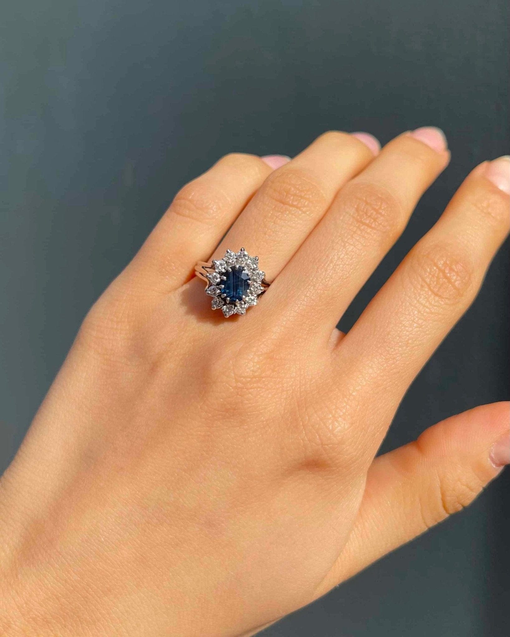 Bague Marguerite Saphir 1.30 Carat &amp; Diamants "Evanne" - Elliade Paris