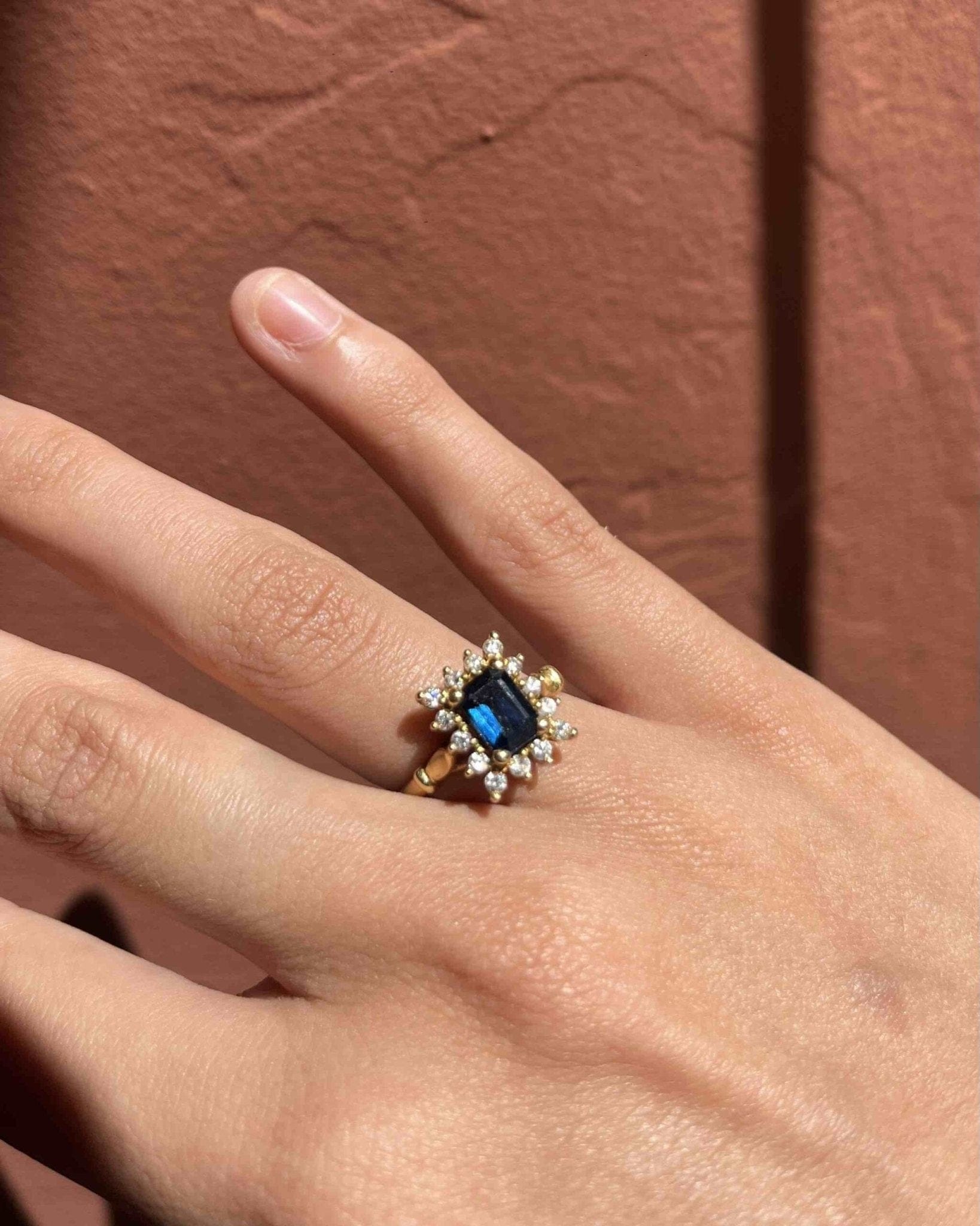 Bague Marguerite Saphir 1,30 carat &amp; Diamants "Matilda" - Elliade Paris