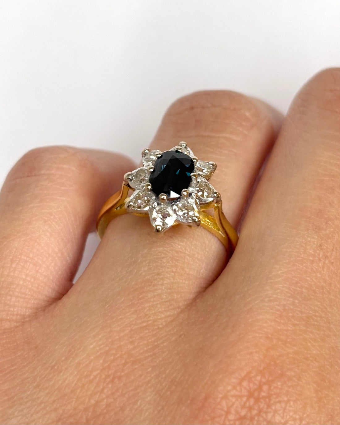 Bague Marguerite Saphir 1.30 &amp; Diamants 0.32 carat "Mireille" - Elliade Paris