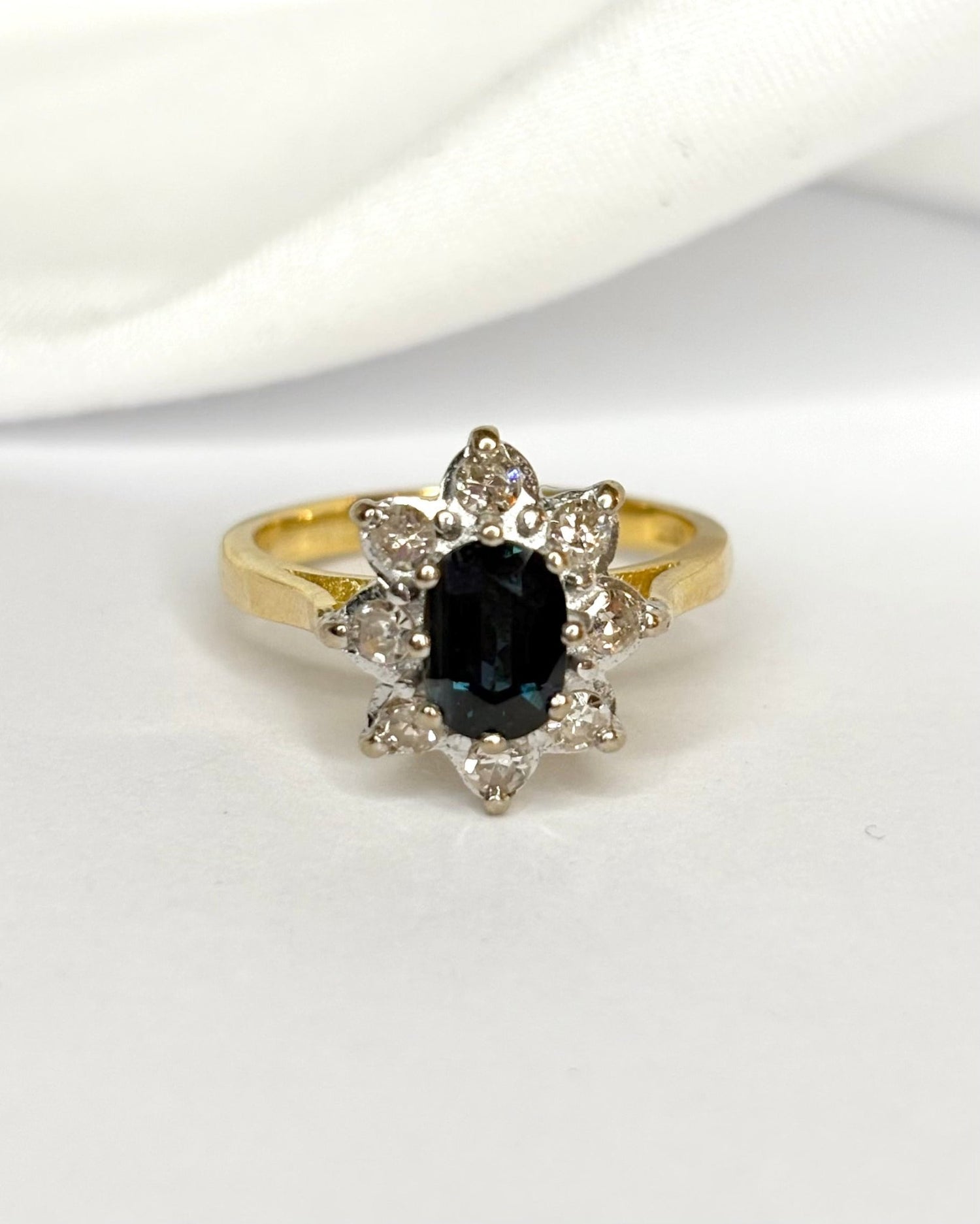 Bague Marguerite Saphir 1.30 &amp; Diamants 0.32 carat "Mireille" - Elliade Paris