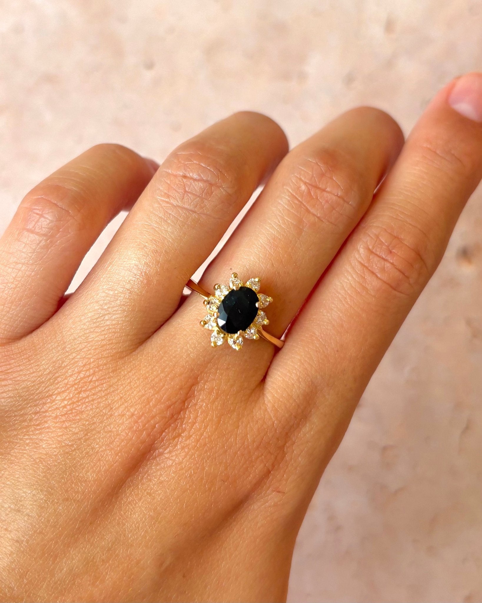 Bague Marguerite Saphir 1.32 carat &amp; Diamants 0.30 carat "Elodie" - Elliade Paris