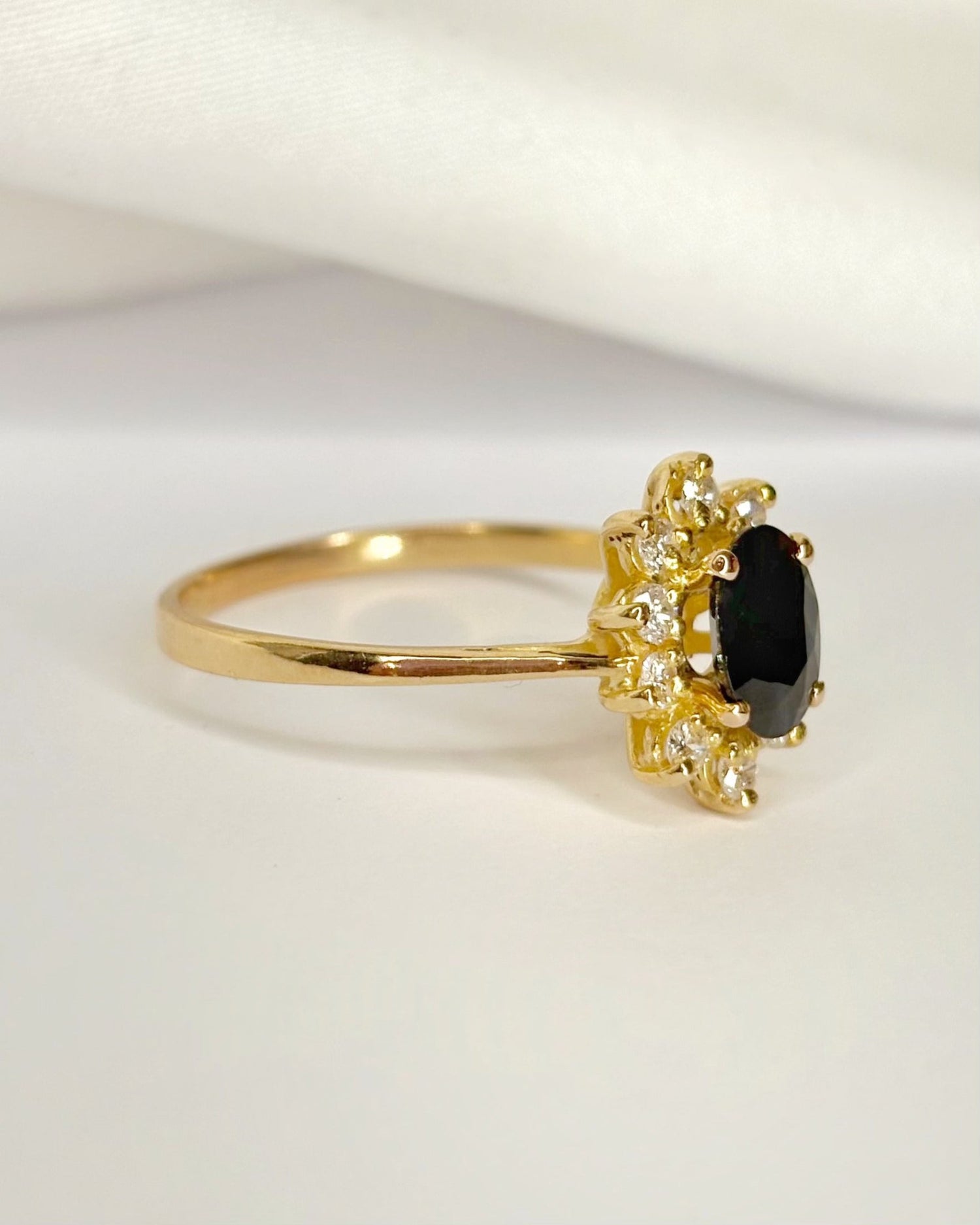 Bague Marguerite Saphir 1.32 carat &amp; Diamants 0.30 carat "Elodie" - Elliade Paris