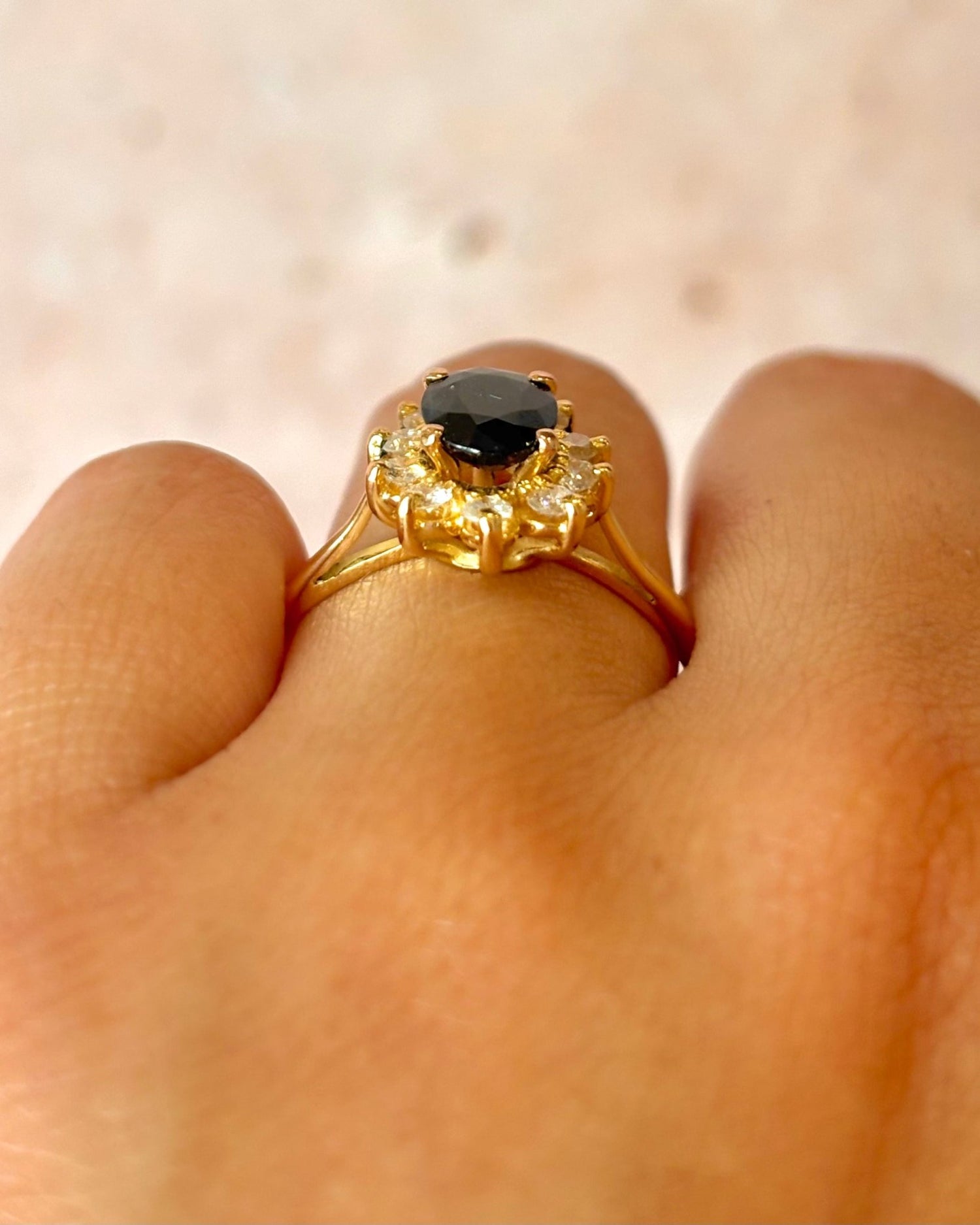Bague Marguerite Saphir 1.32 carat &amp; Diamants 0.30 carat "Elodie" - Elliade Paris