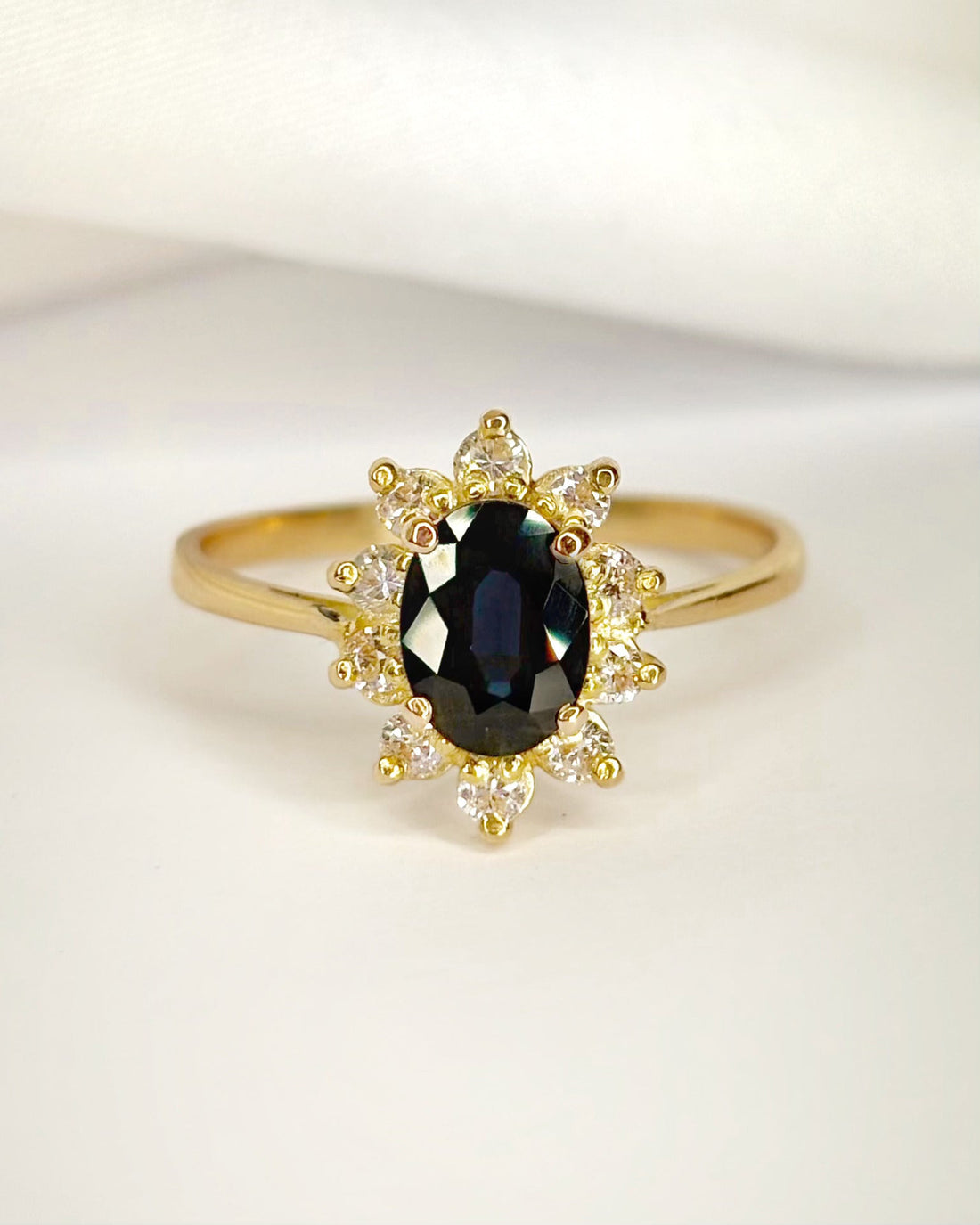 Bague Marguerite Saphir 1.32 carat &amp; Diamants 0.30 carat "Elodie" - Elliade Paris