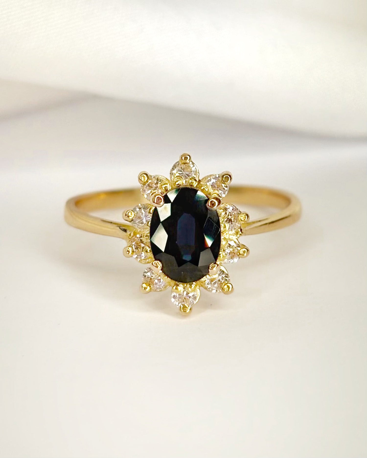 Bague Marguerite Saphir 1.32 carat &amp; Diamants 0.30 carat "Elodie" - Elliade Paris