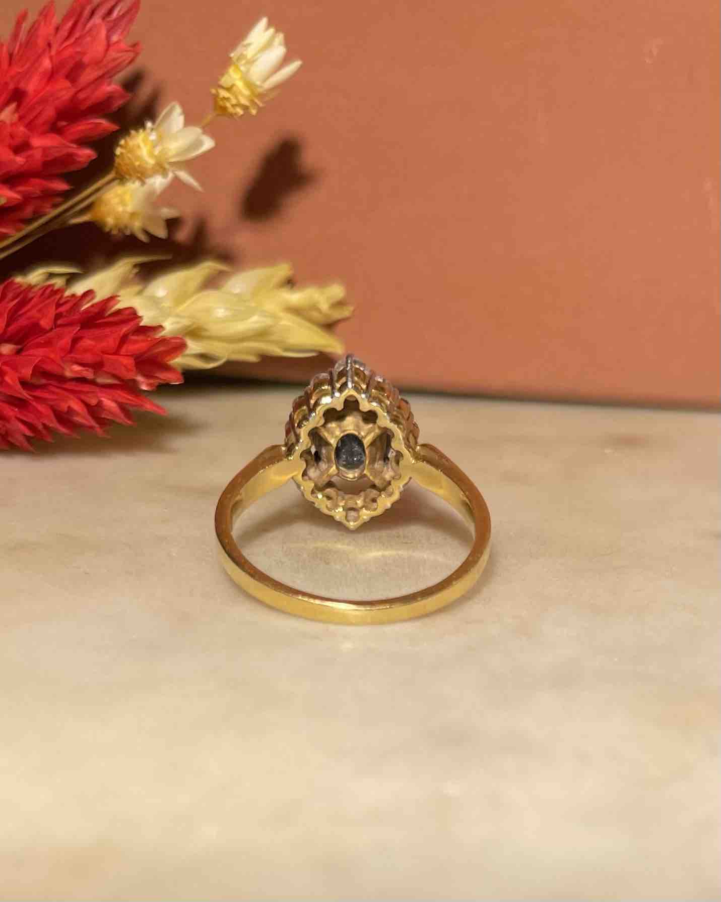 Bague Marguerite Saphir &amp; 14 Diamants "Lynda" - Elliade Paris