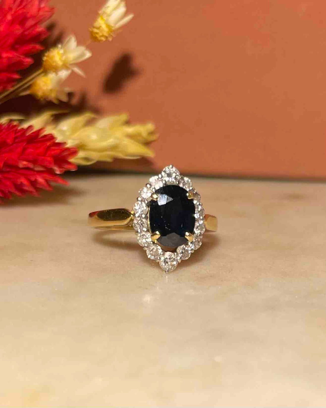 Bague Marguerite Saphir &amp; 14 Diamants &quot;Lynda&quot; - Elliade Paris