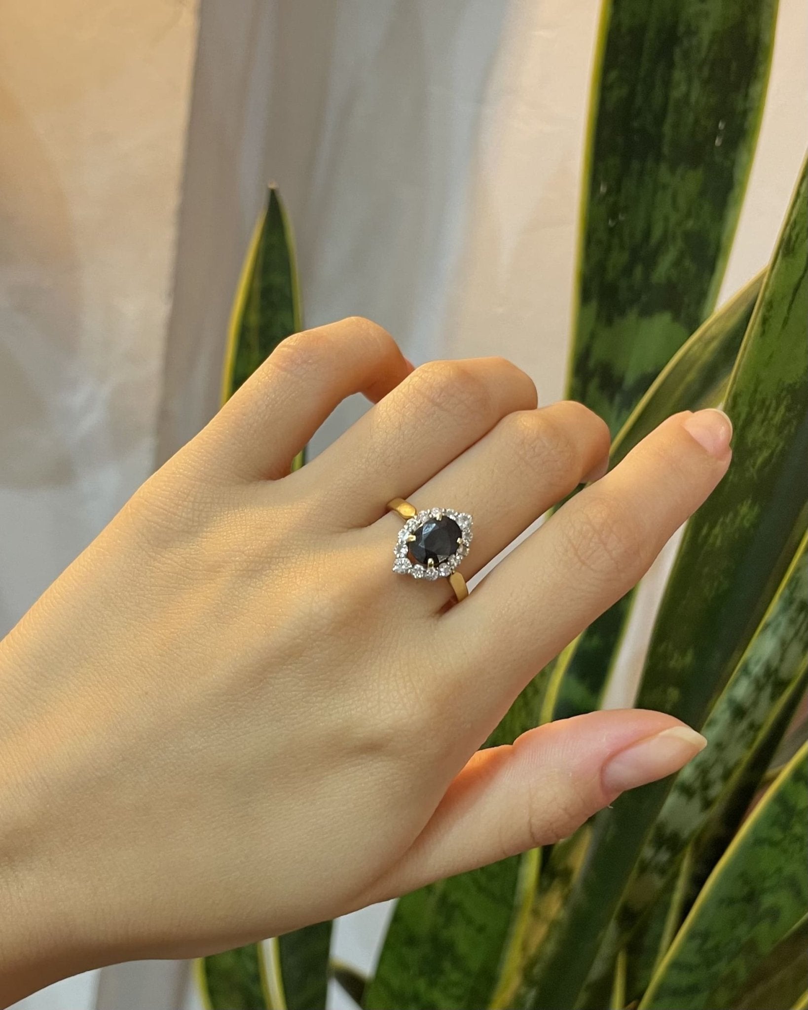 Bague Marguerite Saphir &amp; 14 Diamants "Lynda" - Elliade Paris