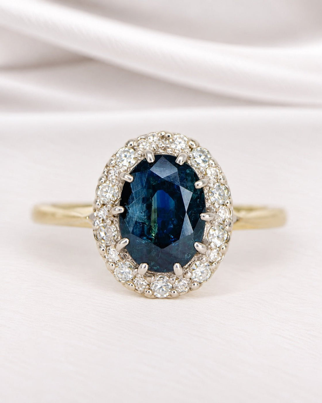 Bague Marguerite Saphir 1.40 carat &amp; Diamants 0.25 carat "Tiffaine" - Elliade Paris