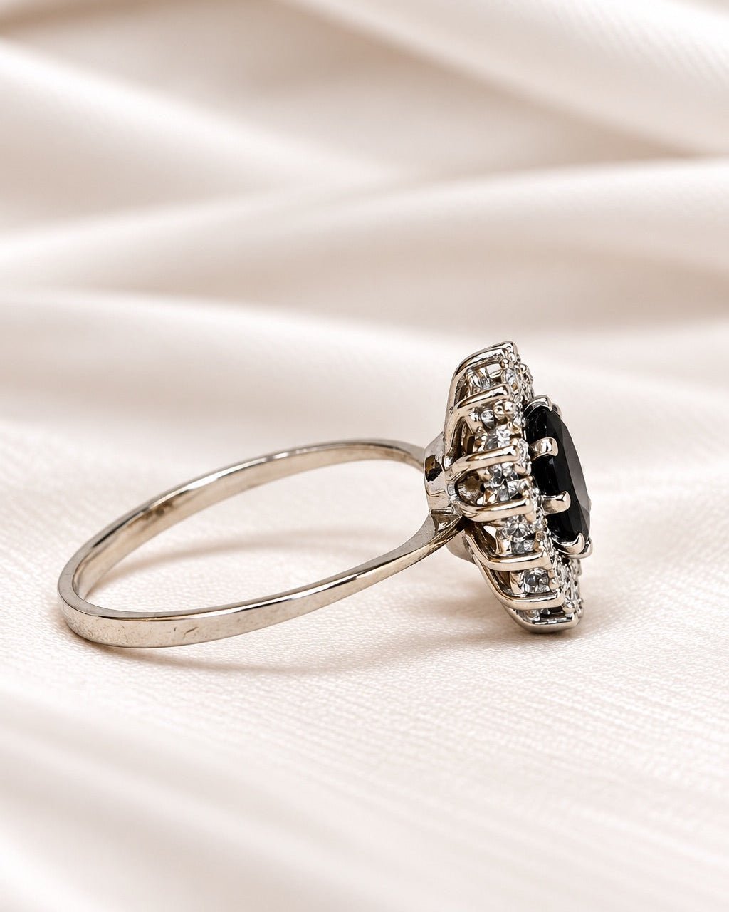 Bague Marguerite Saphir 1.40 carat &amp; Diamants 4,18g "Chloé" - Elliade Paris