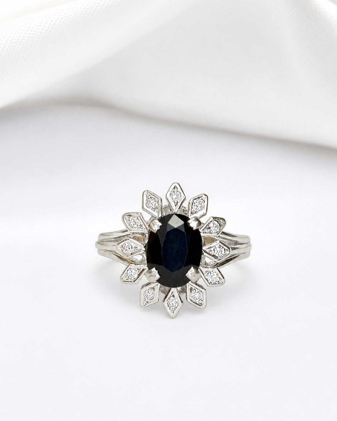 Bague Marguerite Saphir 1.40 carat &amp; Diamants 4.34g "Chéryl" - Elliade Paris