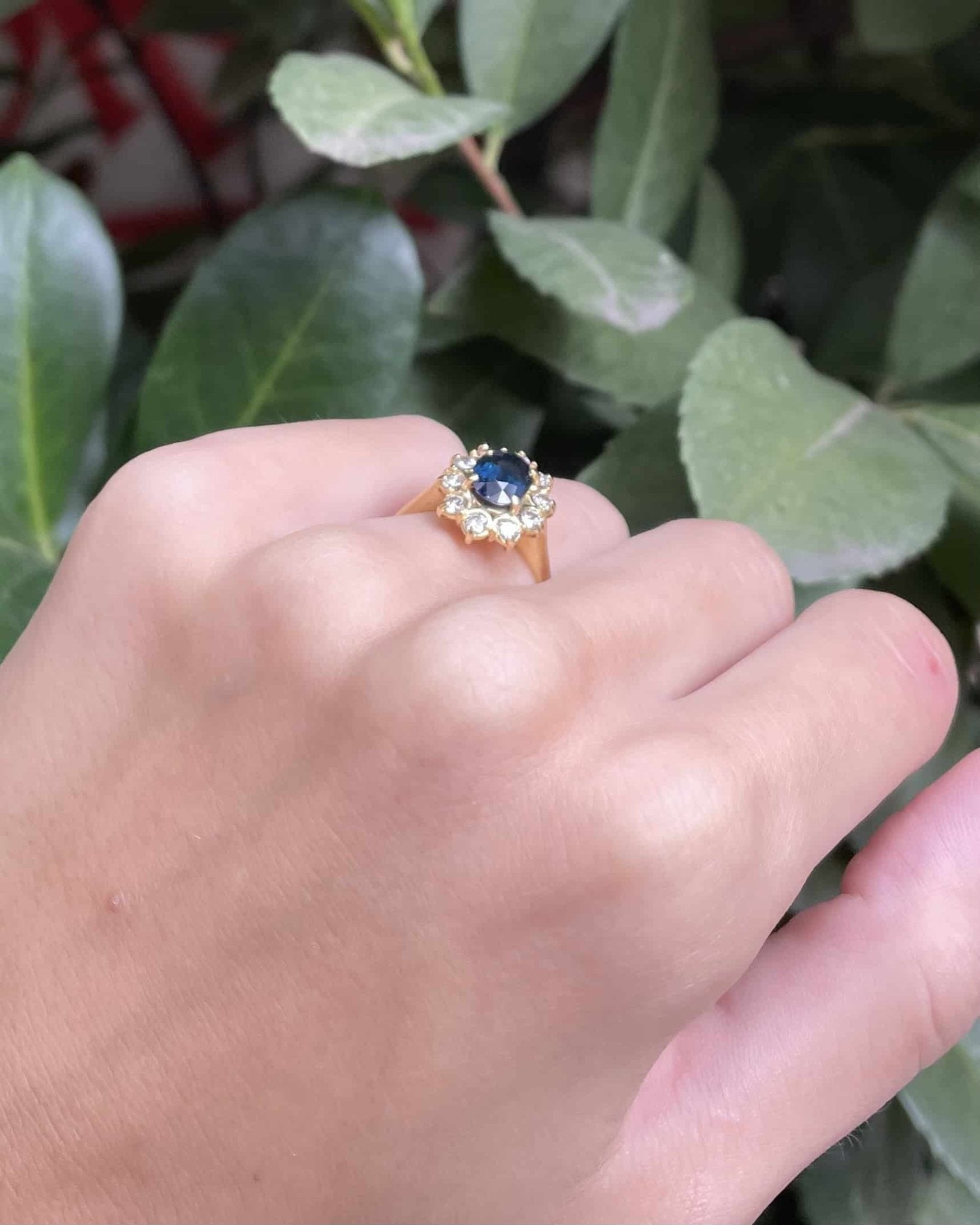 Bague Marguerite Saphir 1.40 carat &amp; Diamants "Dany" - Elliade Paris
