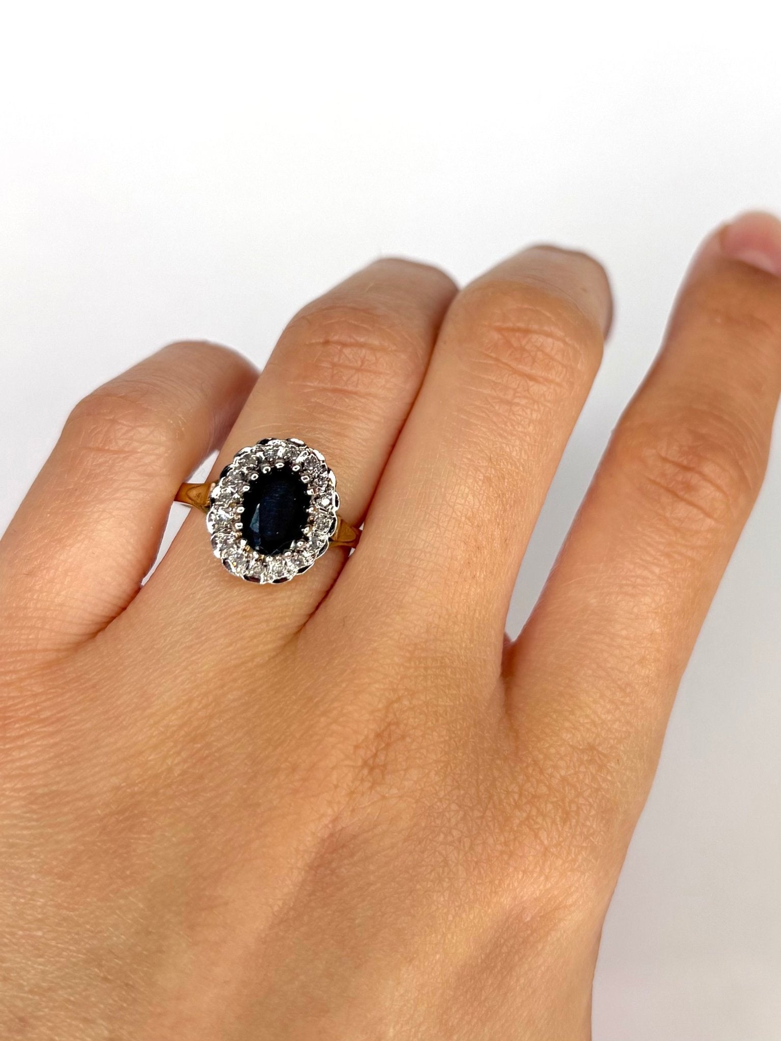 Bague Marguerite Saphir 1.40 carat &amp; Diamants "Mihaela" - Elliade Paris