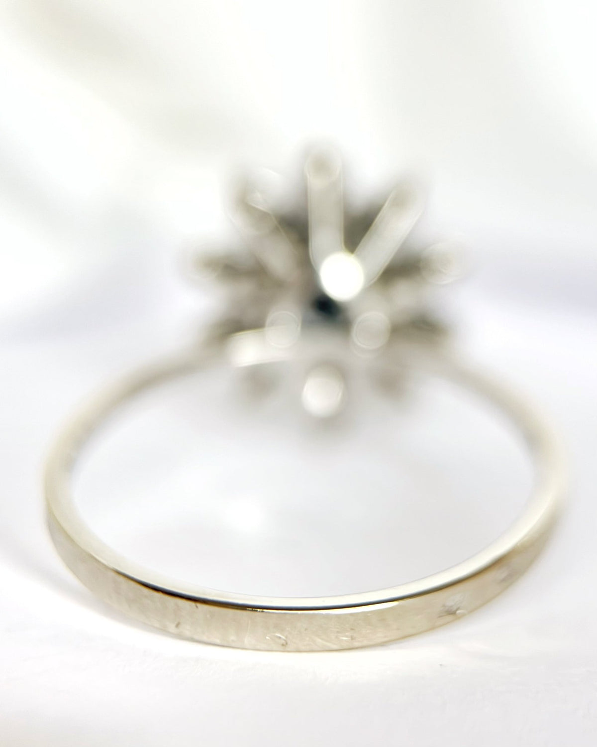Bague Marguerite Saphir 1.40 carat &amp; Diamants "Suzana" - Elliade Paris