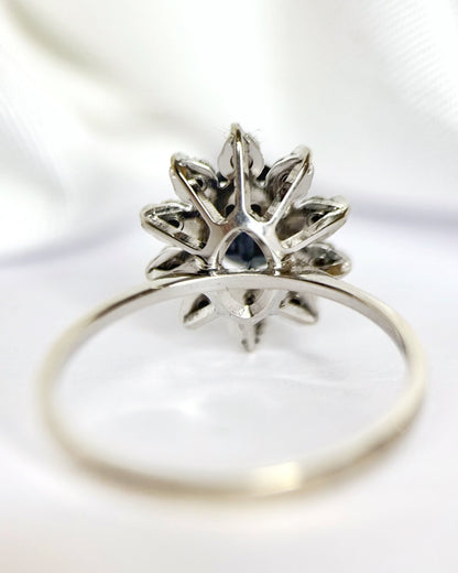 Bague Marguerite Saphir 1.40 carat &amp; Diamants "Suzana" - Elliade Paris