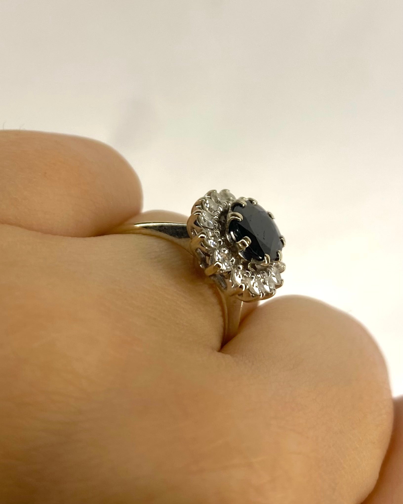 Bague Marguerite Saphir 1.45 carat &amp; Diamants 0.42 carat "Eden" - Elliade Paris