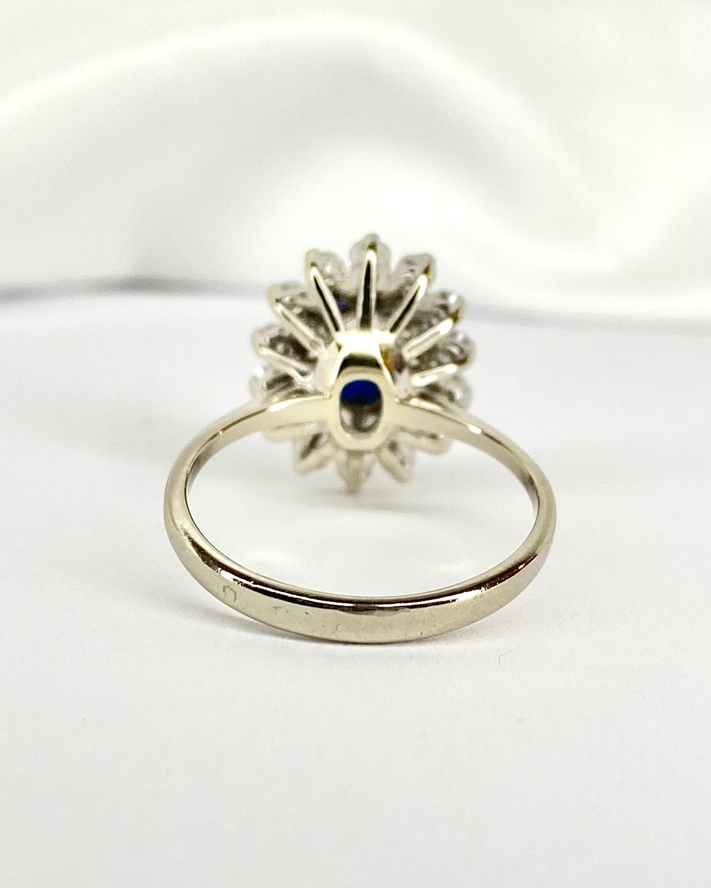 Bague Marguerite Saphir 1.45 carat &amp; Diamants 0.42 carat "Eden" - Elliade Paris