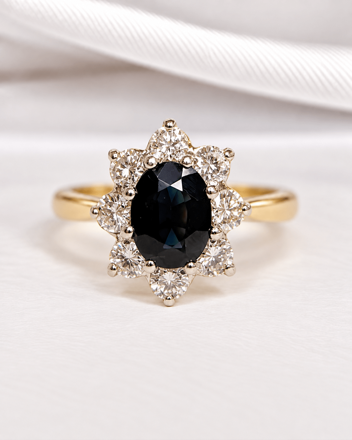 Bague Marguerite Saphir 1.45 carat &amp; Diamants 0.56 carat "Sidoine" - Elliade Paris