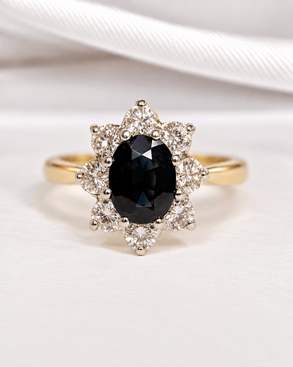 Bague Marguerite Saphir 1.45 carat &amp; Diamants 0.56 carat "Sidoine" - Elliade Paris