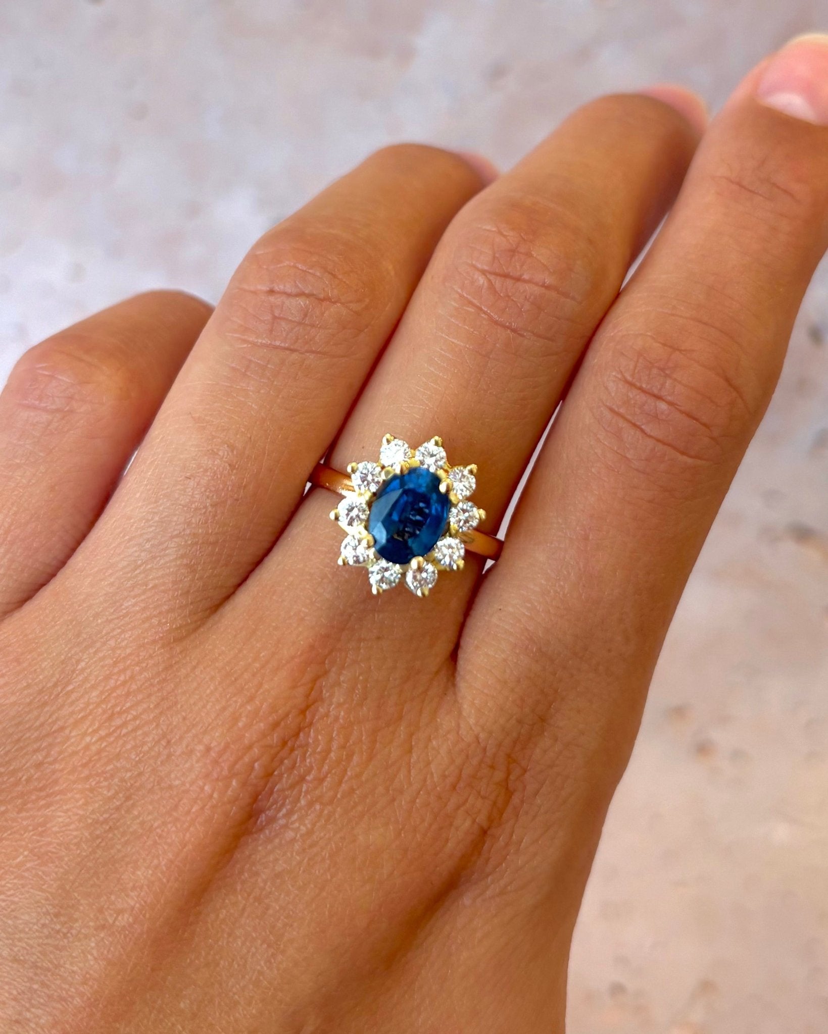 Bague Marguerite Saphir 1.45 carat &amp; Diamants 0.70 carat "Erine" - Elliade Paris