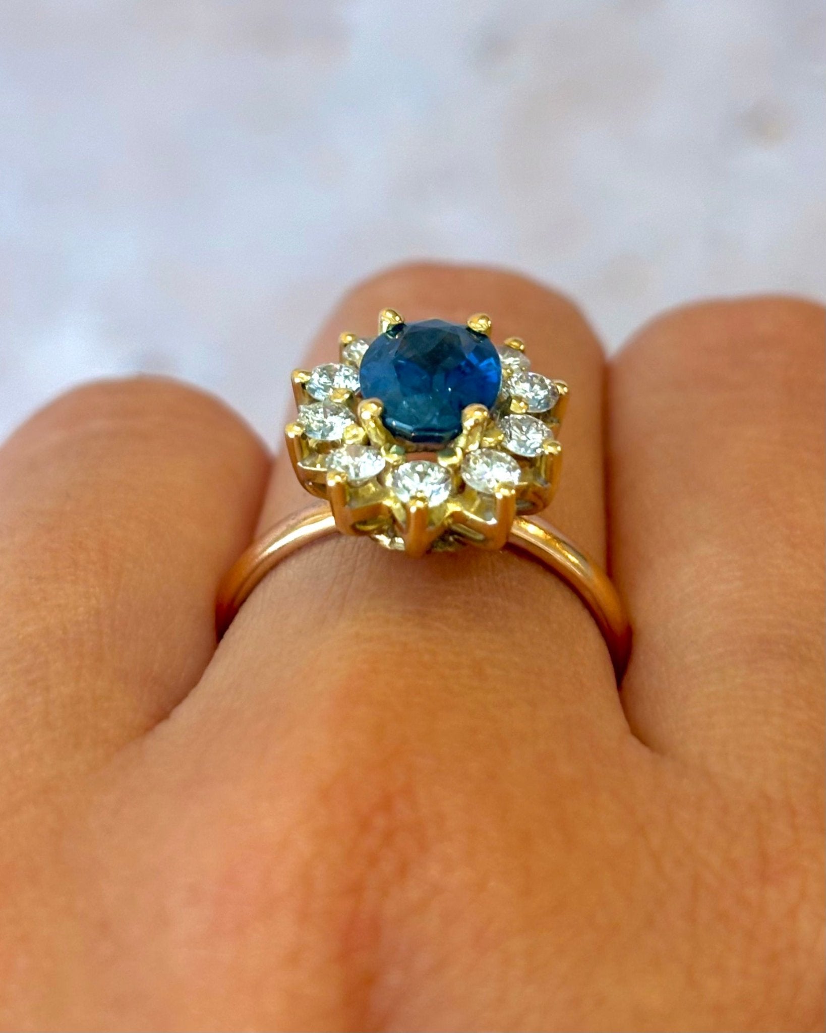 Bague Marguerite Saphir 1.45 carat &amp; Diamants 0.70 carat "Erine" - Elliade Paris