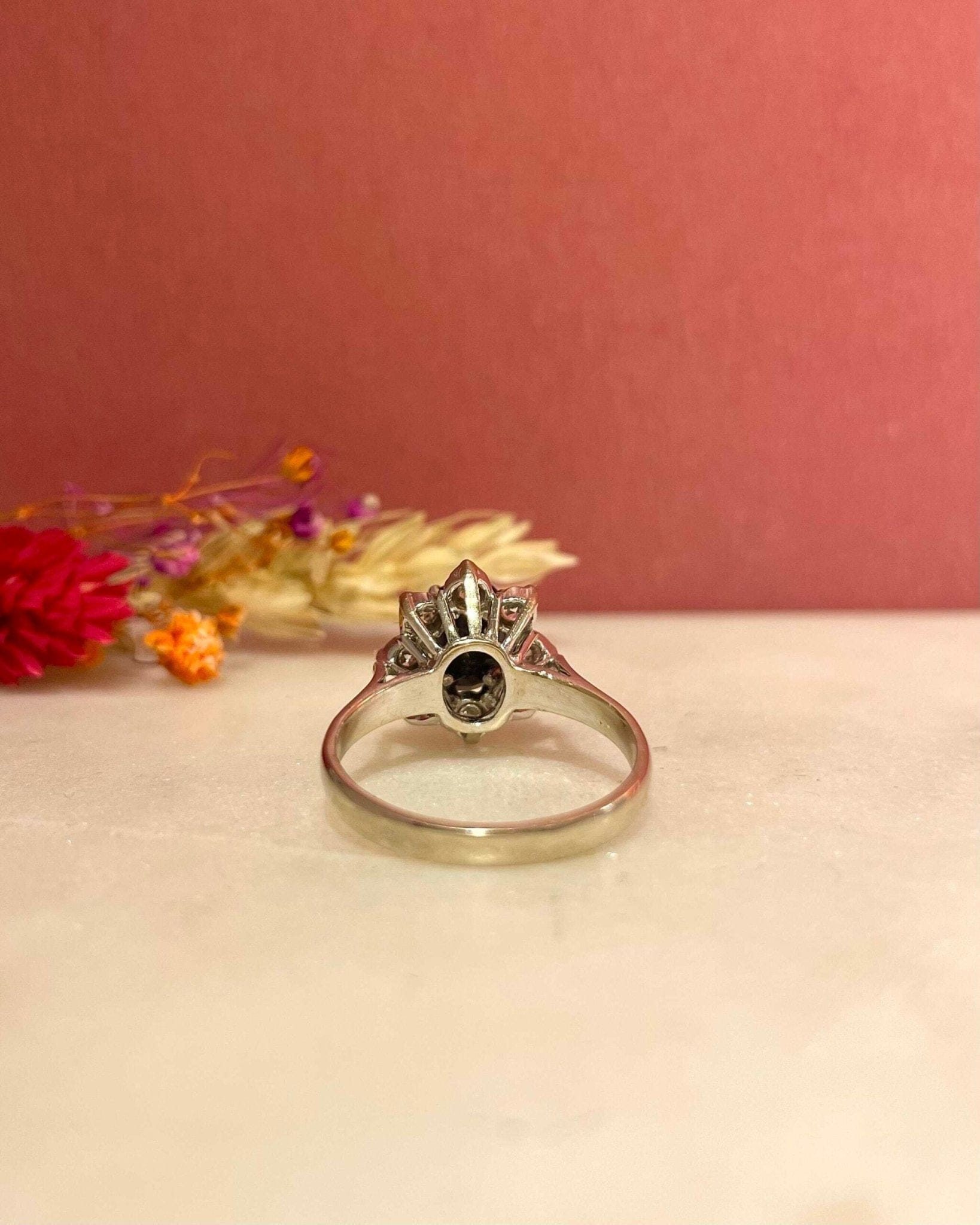 Bague Marguerite Saphir 1.45 Carat &amp; Diamants "Vanaé" - Elliade Paris