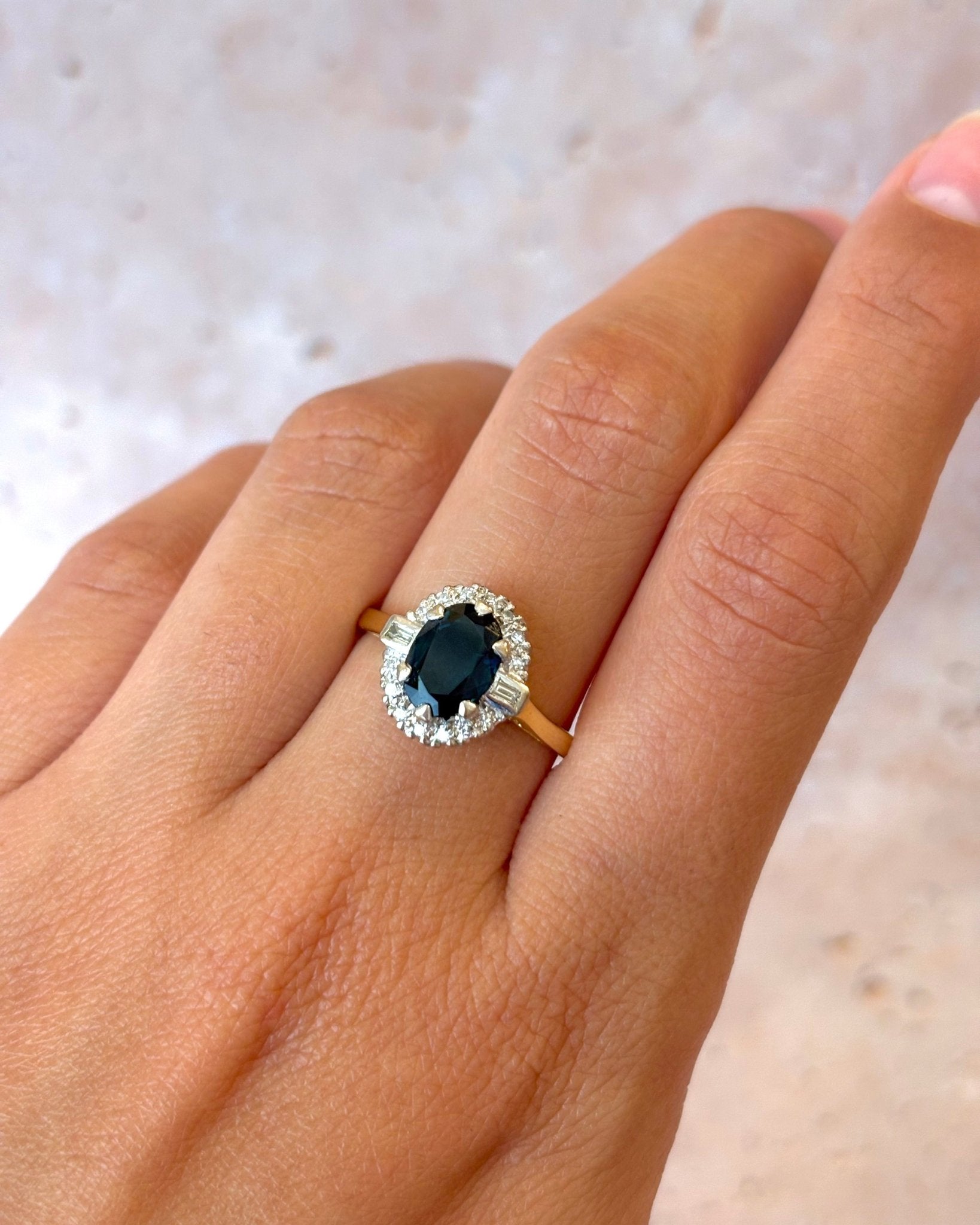 Bague Marguerite Saphir 1.50 carat &amp; Diamants "Connie" - Elliade Paris