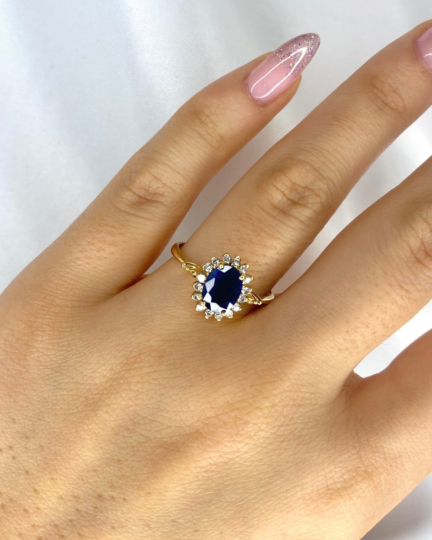 Bague Marguerite Saphir 1.50 carat &amp; Diamants "Luisa" - Elliade Paris