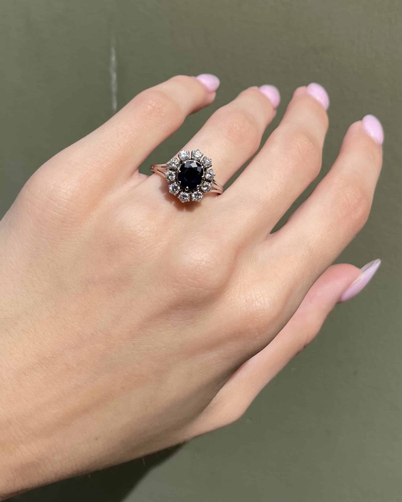 Bague Marguerite Saphir 1.50 carat &amp; Diamants "Vanessa" - Elliade Paris