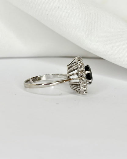 Bague Marguerite Saphir 1.51 carat &amp; Diamants 0.64 carat &quot;Isia&quot; - Elliade Paris