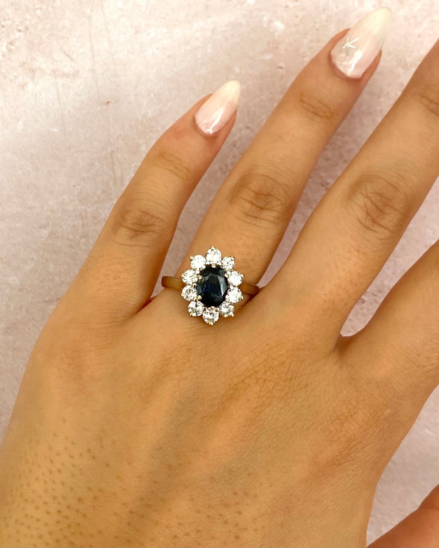 Bague Marguerite Saphir 1.52 carat &amp; Diamants 1 carat "Héloise" - Elliade Paris