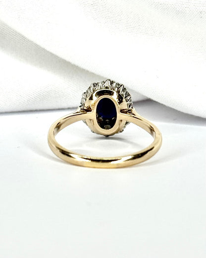 Bague Marguerite Saphir 1.52 carat, Diamants &amp; Or 4.22g "Vivienne" - Elliade Paris