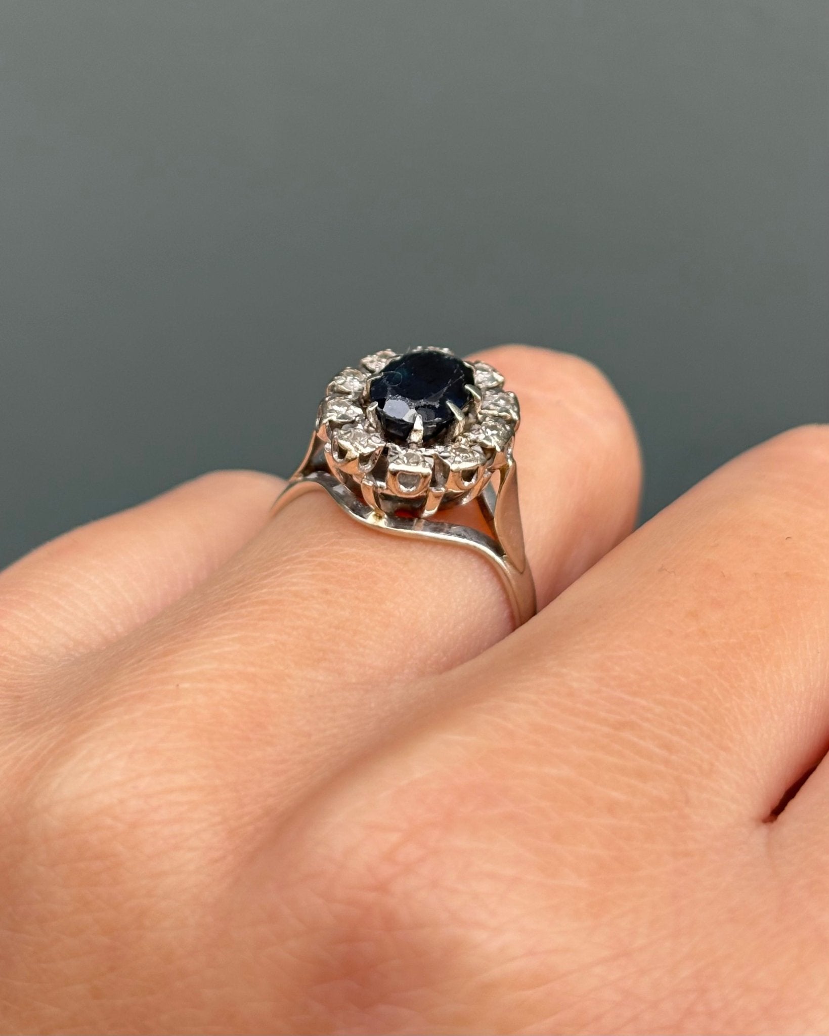Bague Marguerite Saphir 1.55 carat &amp; Diamants "Isabelle" - Elliade Paris