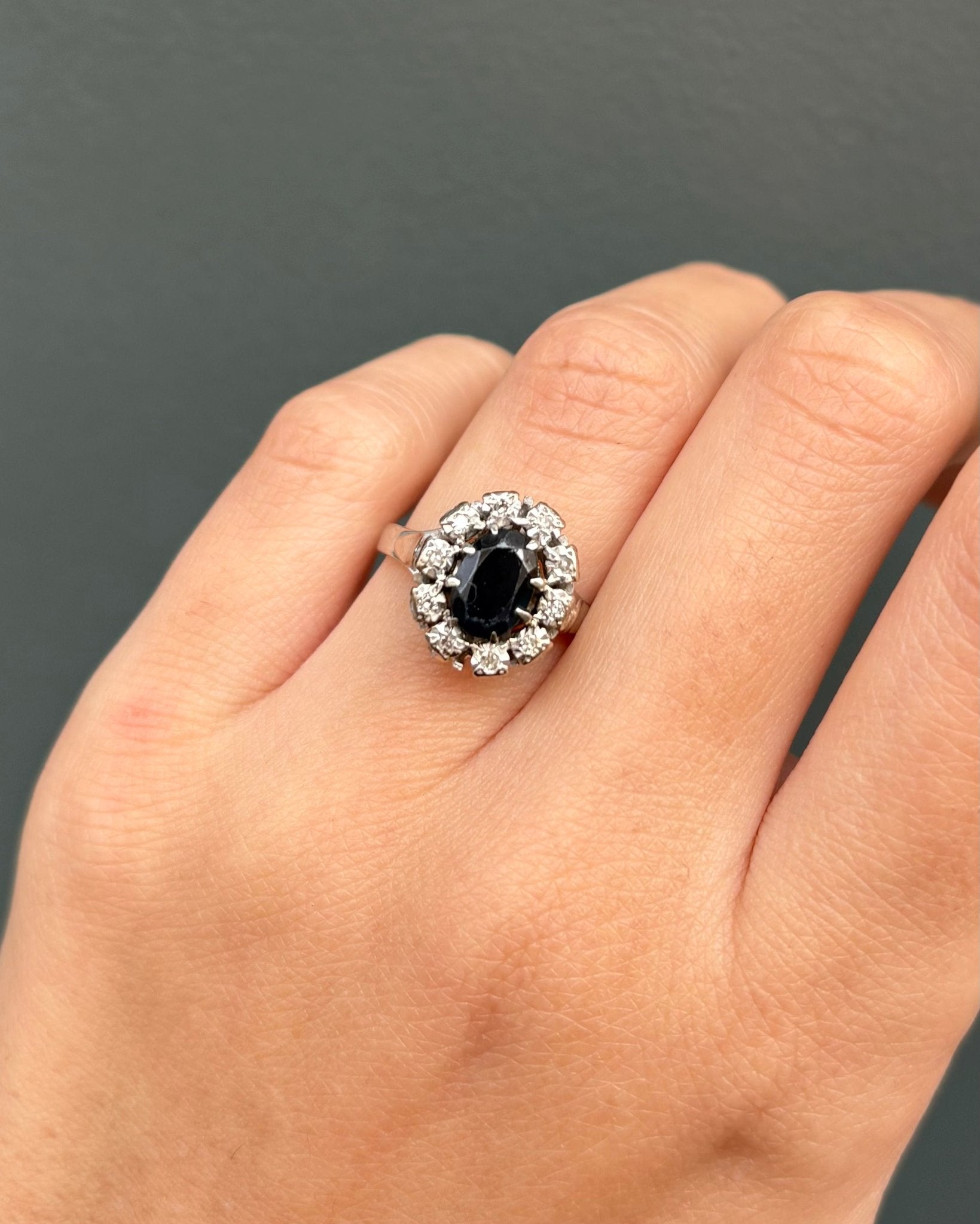 Bague Marguerite Saphir 1.55 carat &amp; Diamants "Isabelle" - Elliade Paris